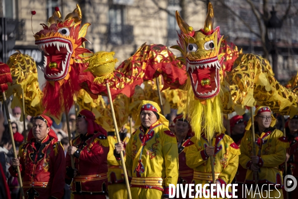 NOUVEL AN CHINOIS sur les Champs-Elysees a Paris