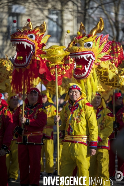 NOUVEL AN CHINOIS sur les Champs-Elysees a Paris