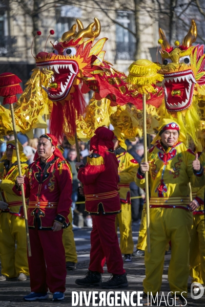 NOUVEL AN CHINOIS sur les Champs-Elysees a Paris