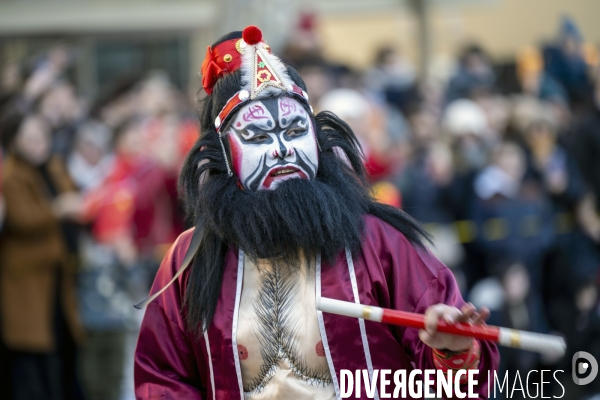 NOUVEL AN CHINOIS sur les Champs-Elysees a Paris
