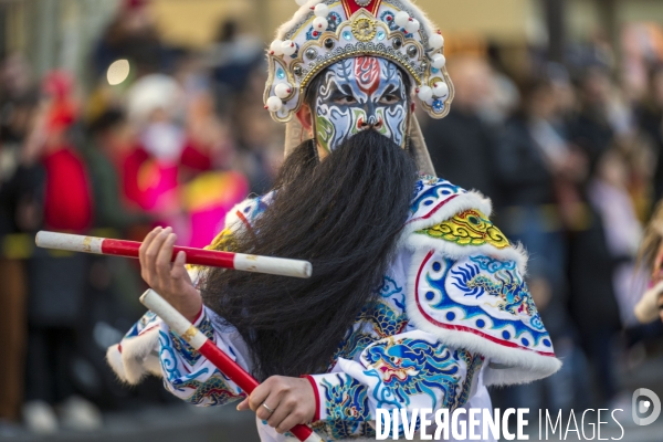 NOUVEL AN CHINOIS sur les Champs-Elysees a Paris