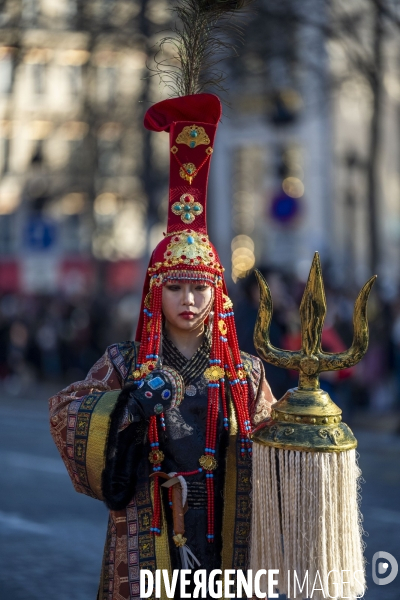 NOUVEL AN CHINOIS sur les Champs-Elysees a Paris