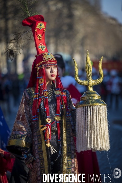 NOUVEL AN CHINOIS sur les Champs-Elysees a Paris