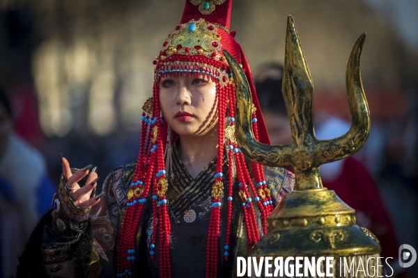 NOUVEL AN CHINOIS sur les Champs-Elysees a Paris