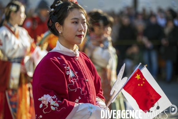 NOUVEL AN CHINOIS sur les Champs-Elysees a Paris