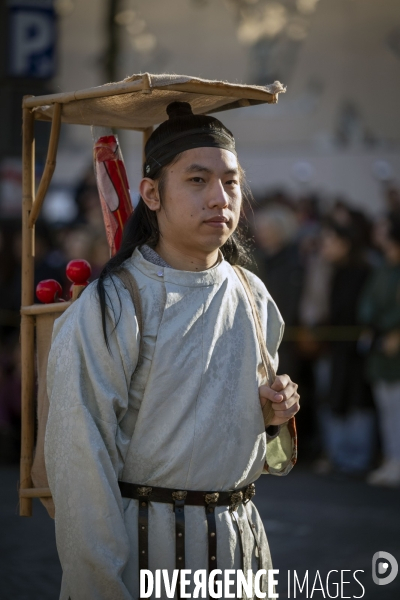 NOUVEL AN CHINOIS sur les Champs-Elysees a Paris