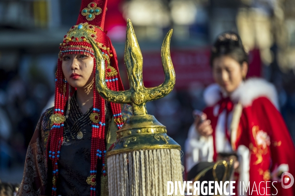 NOUVEL AN CHINOIS sur les Champs-Elysees a Paris