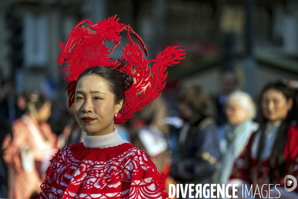 NOUVEL AN CHINOIS sur les Champs-Elysees a Paris