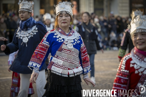 NOUVEL AN CHINOIS sur les Champs-Elysees a Paris