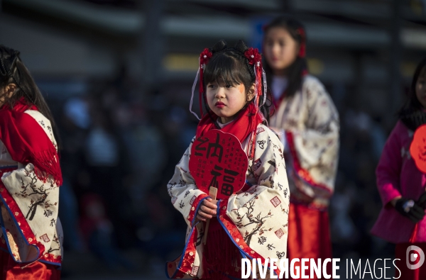 NOUVEL AN CHINOIS sur les Champs-Elysees a Paris