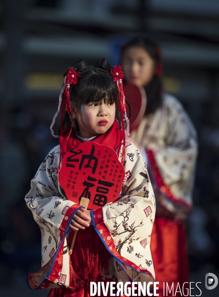 NOUVEL AN CHINOIS sur les Champs-Elysees a Paris