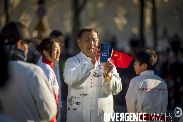 NOUVEL AN CHINOIS sur les Champs-Elysees a Paris