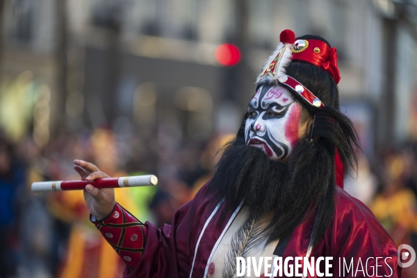 NOUVEL AN CHINOIS sur les Champs-Elysees a Paris