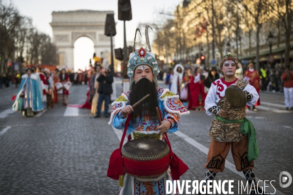 NOUVEL AN CHINOIS sur les Champs-Elysees a Paris