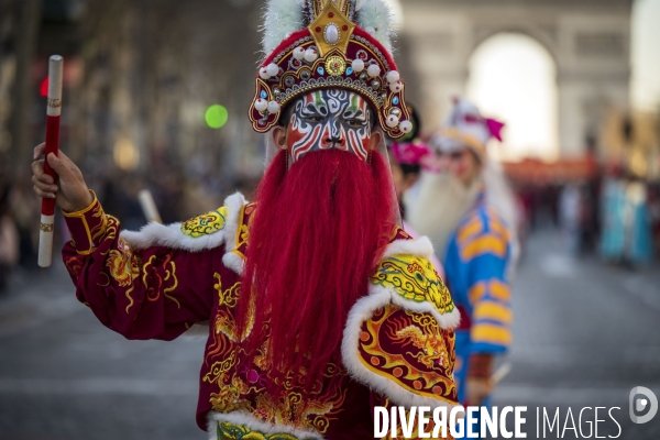 NOUVEL AN CHINOIS sur les Champs-Elysees a Paris