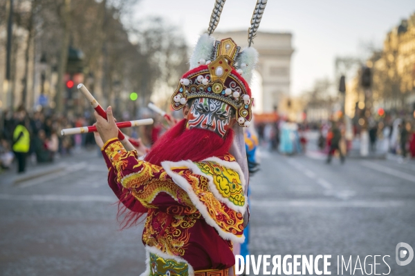 NOUVEL AN CHINOIS sur les Champs-Elysees a Paris