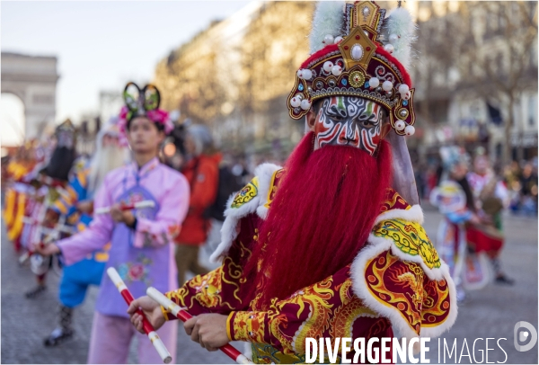 NOUVEL AN CHINOIS sur les Champs-Elysees a Paris