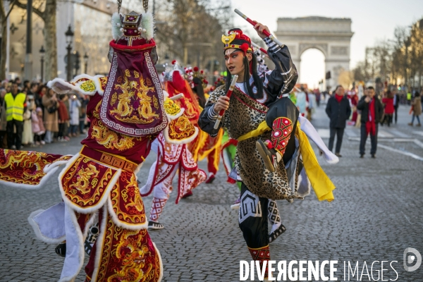 NOUVEL AN CHINOIS sur les Champs-Elysees a Paris