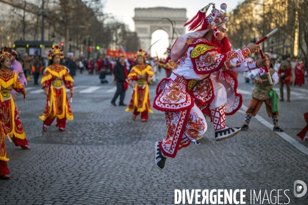 NOUVEL AN CHINOIS sur les Champs-Elysees a Paris