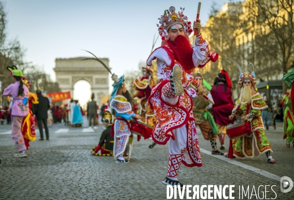 NOUVEL AN CHINOIS sur les Champs-Elysees a Paris