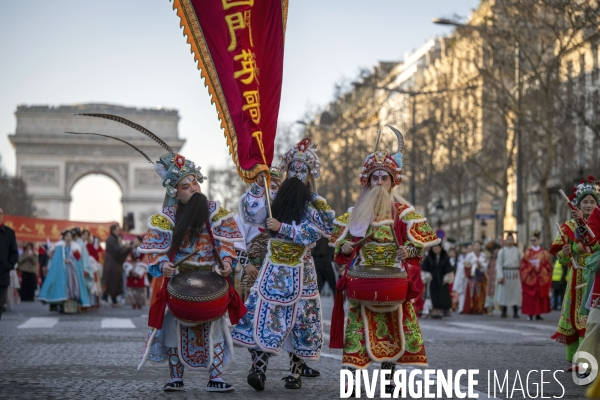NOUVEL AN CHINOIS sur les Champs-Elysees a Paris