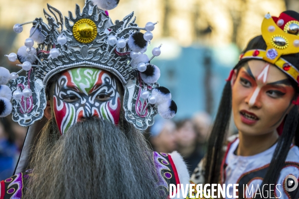 NOUVEL AN CHINOIS sur les Champs-Elysees a Paris