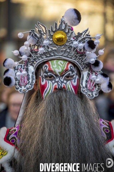 NOUVEL AN CHINOIS sur les Champs-Elysees a Paris