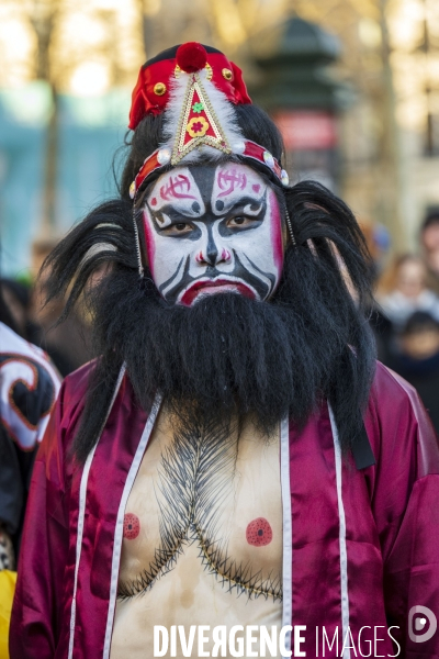 NOUVEL AN CHINOIS sur les Champs-Elysees a Paris