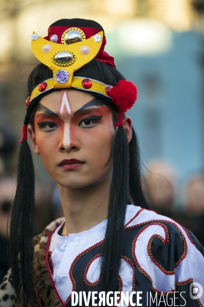 NOUVEL AN CHINOIS sur les Champs-Elysees a Paris