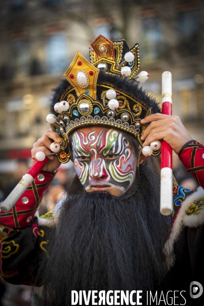 NOUVEL AN CHINOIS sur les Champs-Elysees a Paris