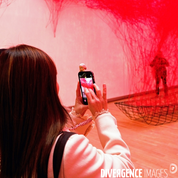 A l exposition Chiharu Shiota au Grand Palais
