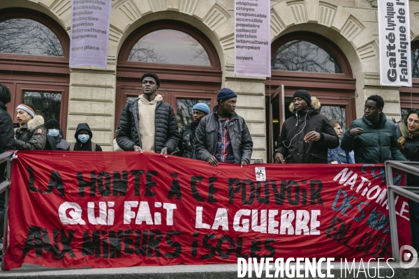 Manifestation de soutien aux migrants refugies à la Gaite Lyrique