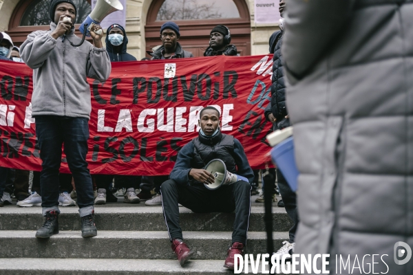 Manifestation de soutien aux migrants refugies à la Gaite Lyrique
