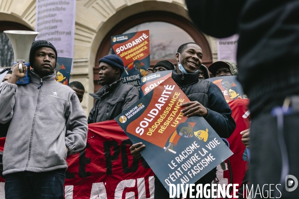 Manifestation de soutien aux migrants refugies à la Gaite Lyrique