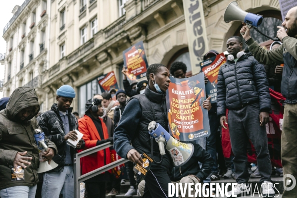 Manifestation de soutien aux migrants refugies à la Gaite Lyrique