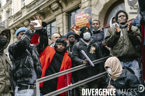Manifestation de soutien aux migrants refugies à la Gaite Lyrique