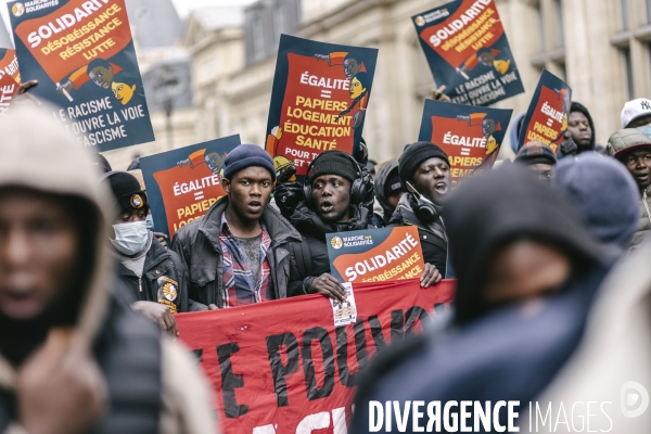Manifestation de soutien aux migrants refugies à la Gaite Lyrique