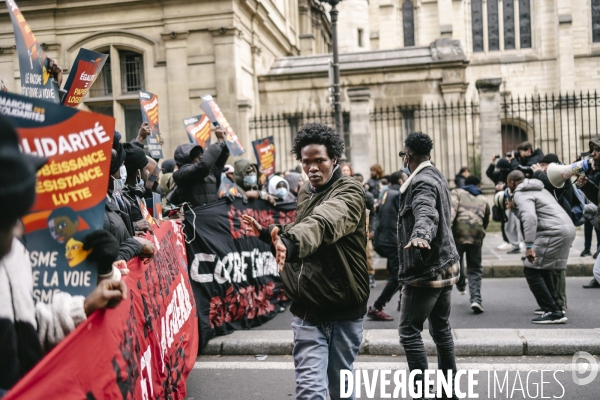 Manifestation de soutien aux migrants refugies à la Gaite Lyrique