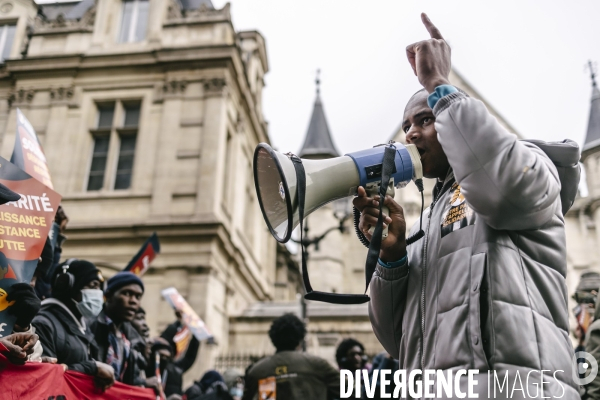 Manifestation de soutien aux migrants refugies à la Gaite Lyrique