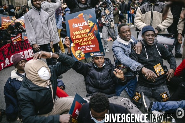 Manifestation de soutien aux migrants refugies à la Gaite Lyrique