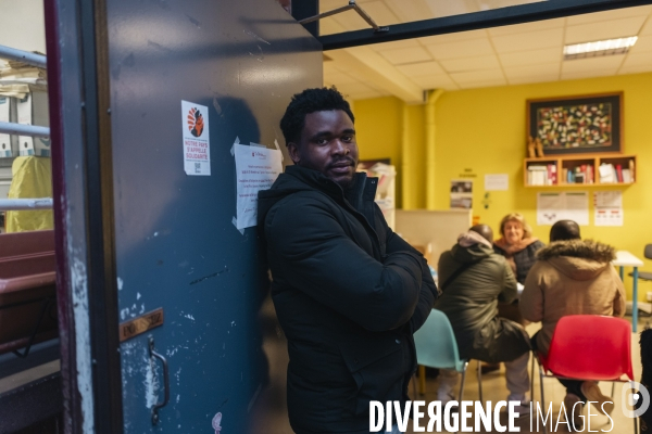 “Il faut que je tienne” : le quotidien sous pression des personnes étrangères sans droit au séjour.