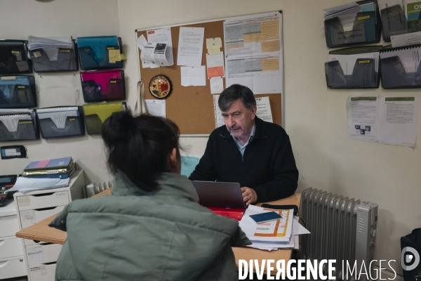 “Il faut que je tienne” : le quotidien sous pression des personnes étrangères sans droit au séjour.
