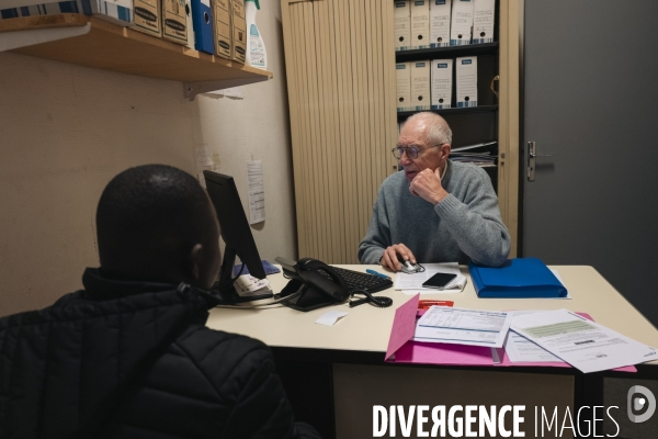 “Il faut que je tienne” : le quotidien sous pression des personnes étrangères sans droit au séjour.
