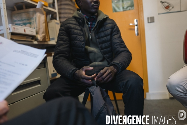 “Il faut que je tienne” : le quotidien sous pression des personnes étrangères sans droit au séjour.