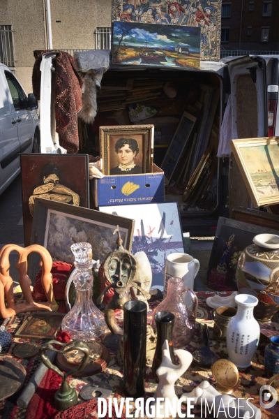Peintures et visages aux Puces