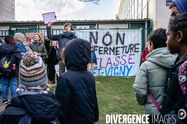 Blocage de l école Musset-Vigny à Tours contre la fermeture de classe annoncée par le Ministère de l Education