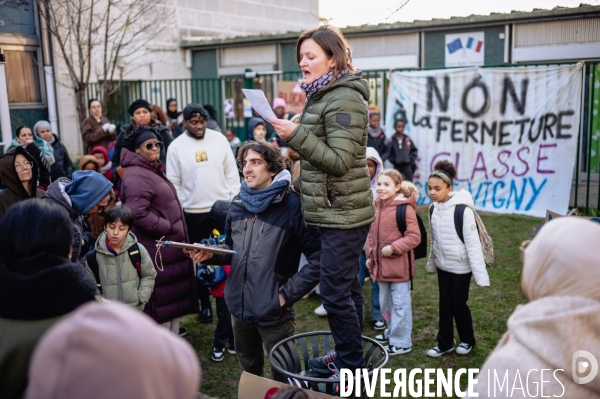 Blocage de l école Musset-Vigny à Tours contre la fermeture de classe annoncée par le Ministère de l Education