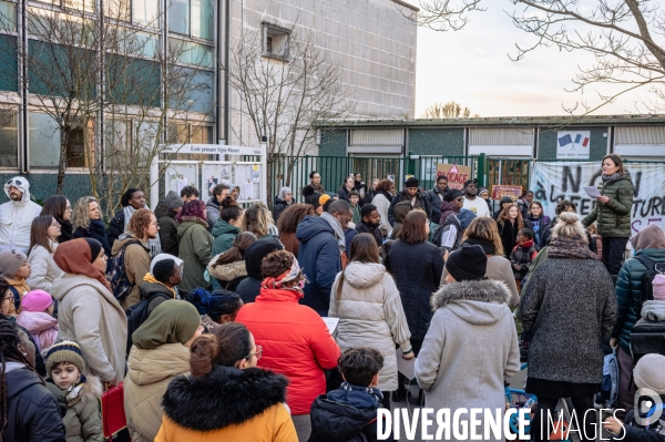 Blocage de l école Musset-Vigny à Tours contre la fermeture de classe annoncée par le Ministère de l Education