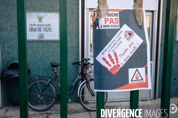 Blocage de l école Musset-Vigny à Tours contre la fermeture de classe annoncée par le Ministère de l Education