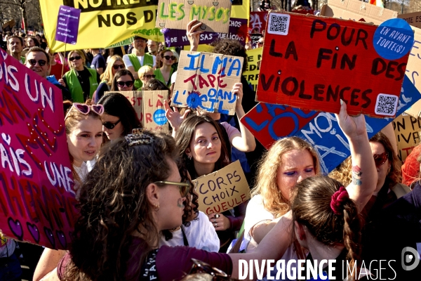 Manifestation pour les droits des femmes à Paris
